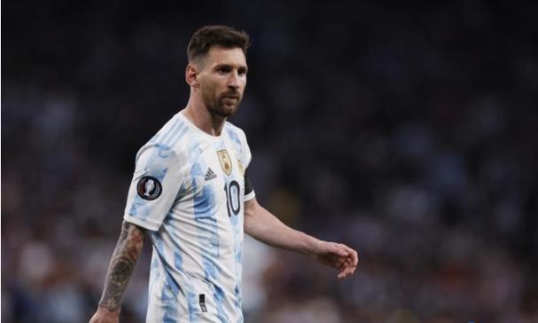 90岁老人自驾23年游遍全国,86岁老伴一路相伴:他16岁抗美援朝就会开车修车送弹药粮草,我很放心